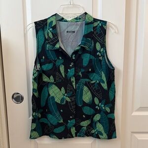 Oiselle Passport button up tank 6 green print